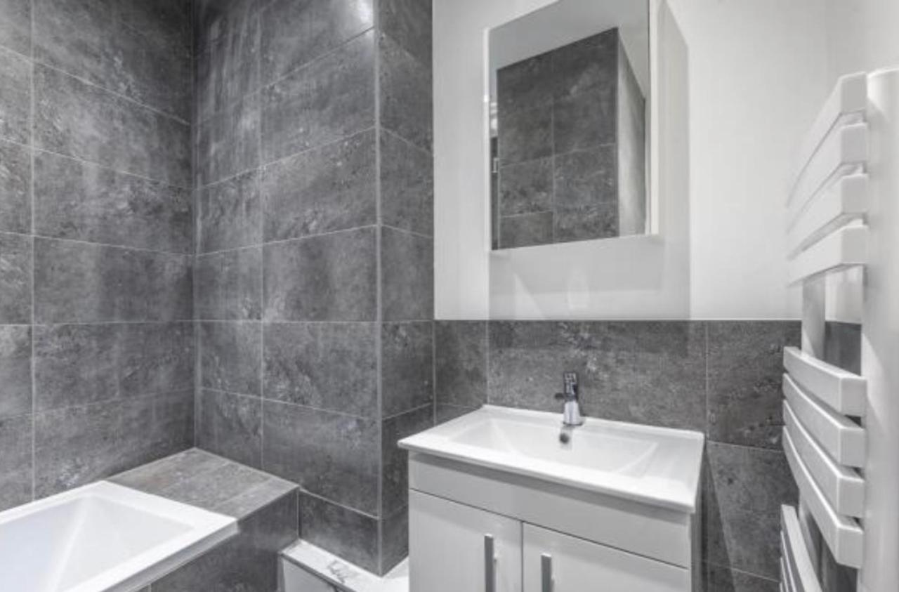 Premium Apartments Thatcham Broadway エクステリア 写真