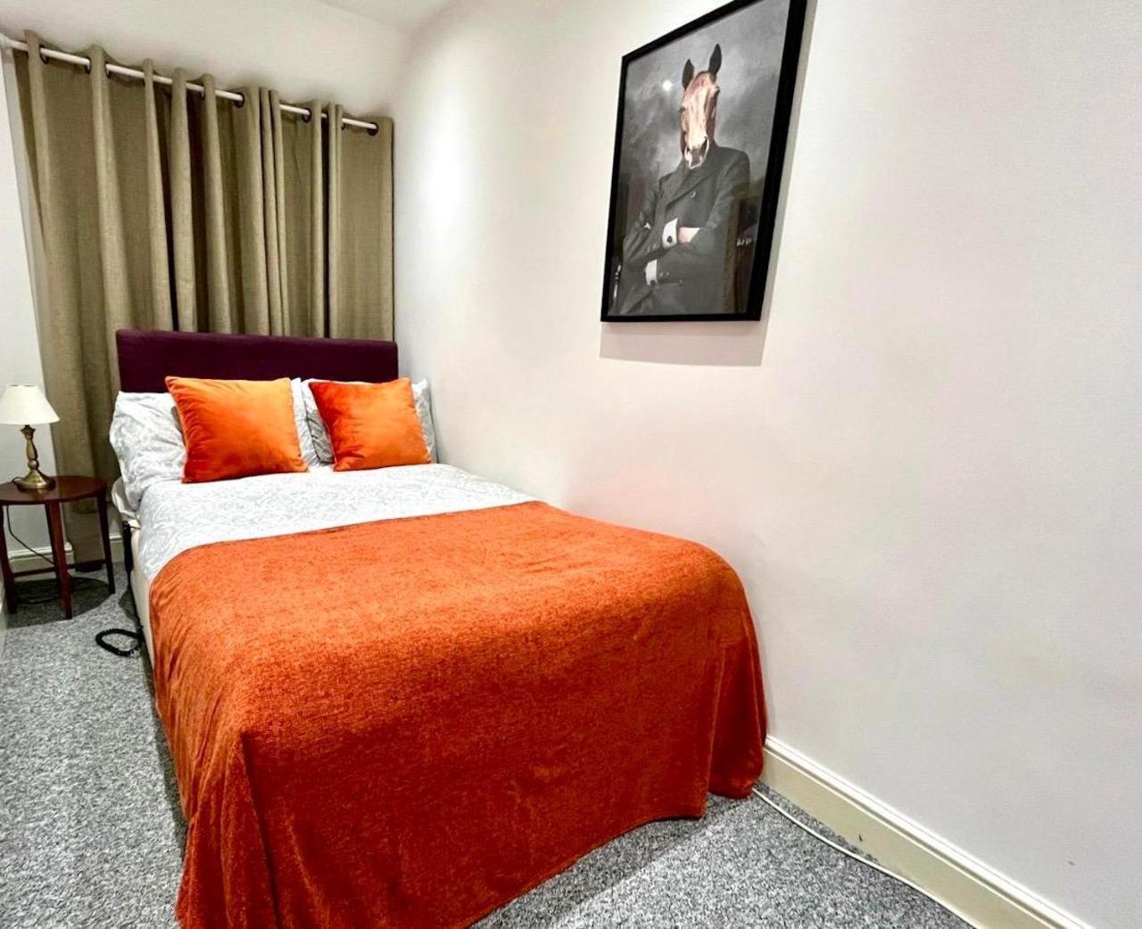 Premium Apartments Thatcham Broadway エクステリア 写真