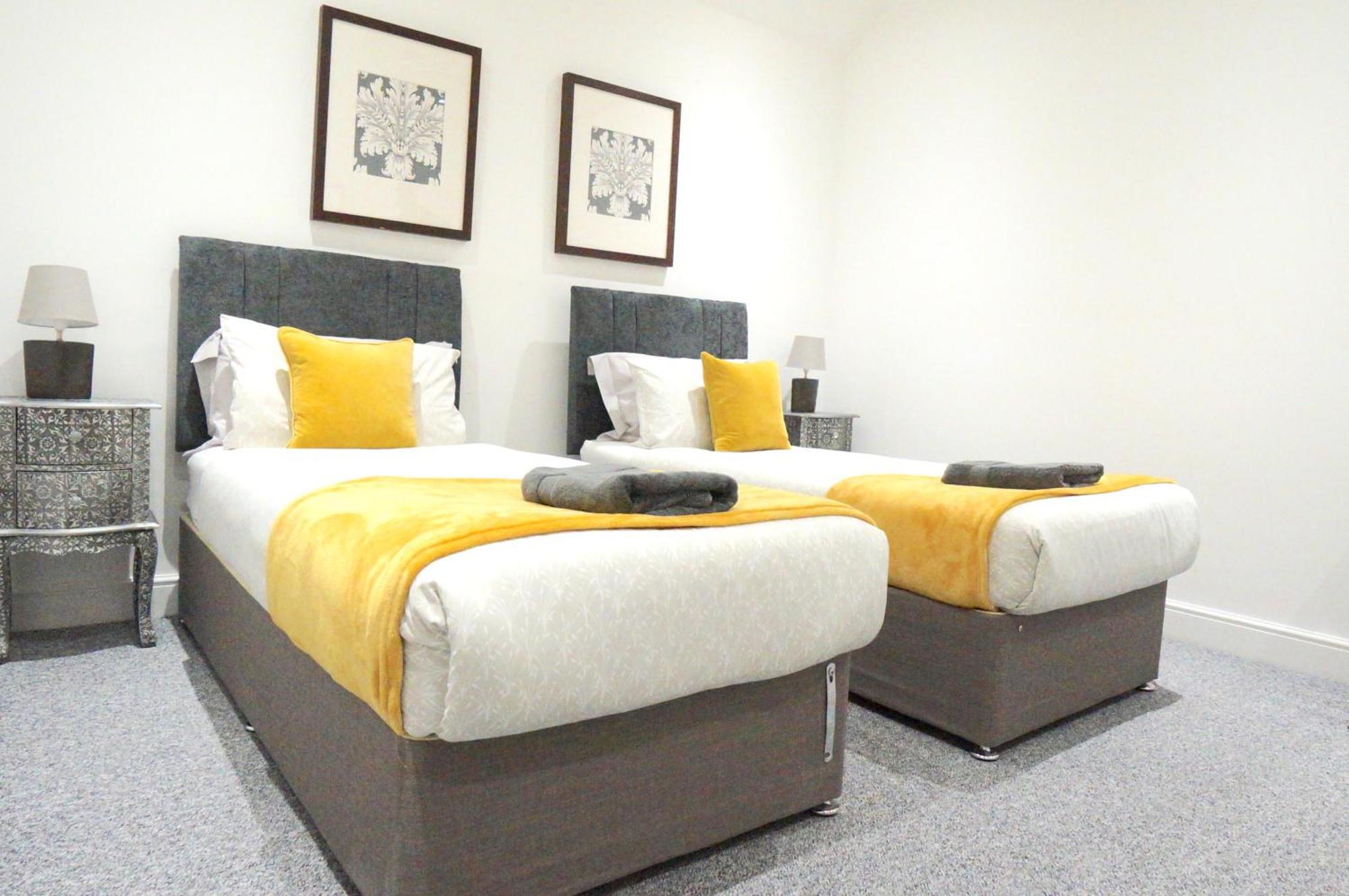 Premium Apartments Thatcham Broadway エクステリア 写真
