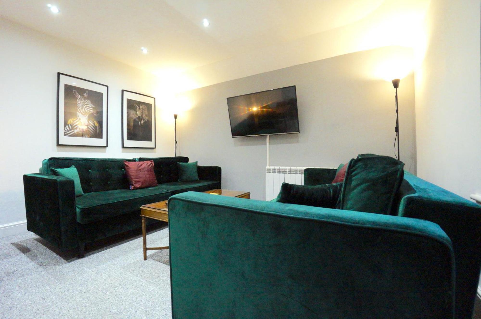 Premium Apartments Thatcham Broadway エクステリア 写真